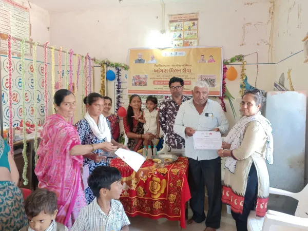મોરબીના વનાળીયા ગામે આંગણવાડી ખાતે માતૃ સંવાદ અને સન્માન કાર્યક્રમ યોજાયો. 
