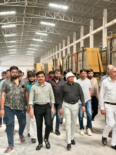 નિવૃત્ત ન્યાયાધીશ અંબાલાલ પટેલની મોરબીની બ્લુઝોન ફેક્ટરીની શુભેચ્છા મુલાકાત
