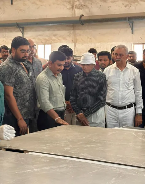 નિવૃત્ત ન્યાયાધીશ અંબાલાલ પટેલની મોરબીની બ્લુઝોન ફેક્ટરીની શુભેચ્છા મુલાકાત
