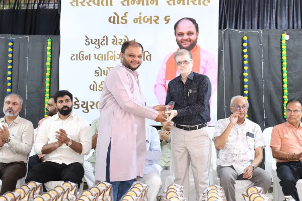 જ્ઞાતિ-ધર્મ નહીં, પ્રતિભા બની ઓળખ: 400થી વધુ તેજસ્વી વિદ્યાર્થીઓનું સન્માન
