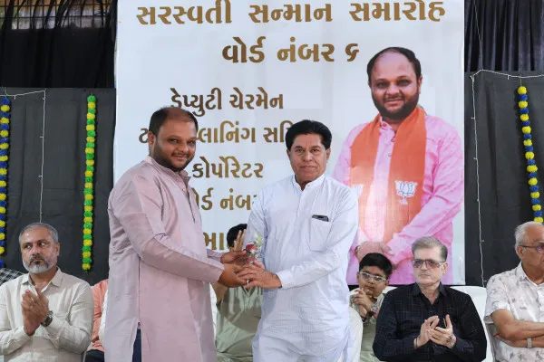 જ્ઞાતિ-ધર્મ નહીં, પ્રતિભા બની ઓળખ: 400થી વધુ તેજસ્વી વિદ્યાર્થીઓનું સન્માન
