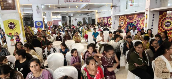 જ્ઞાતિ-ધર્મ નહીં, પ્રતિભા બની ઓળખ: 400થી વધુ તેજસ્વી વિદ્યાર્થીઓનું સન્માન
