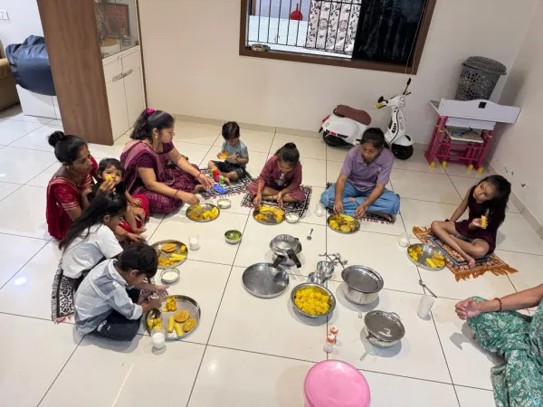 મોરબીમાં 133 કન્યાઓનું પૂજન કરી સ્નેહભોજન સાથે ભાવવંદના કરાઈ
