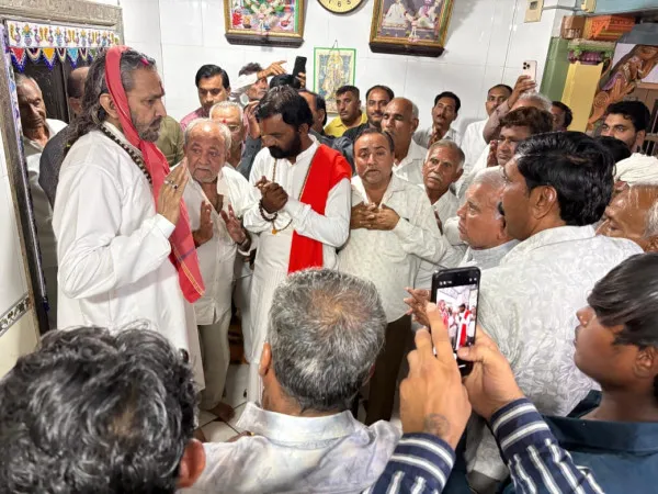 વરિયા પ્રજાપતિ સમાજ માટે ગૌરવની ક્ષણ પૂજ્ય વાસુદેવ મહારાજનું ભવ્ય સન્માન.
