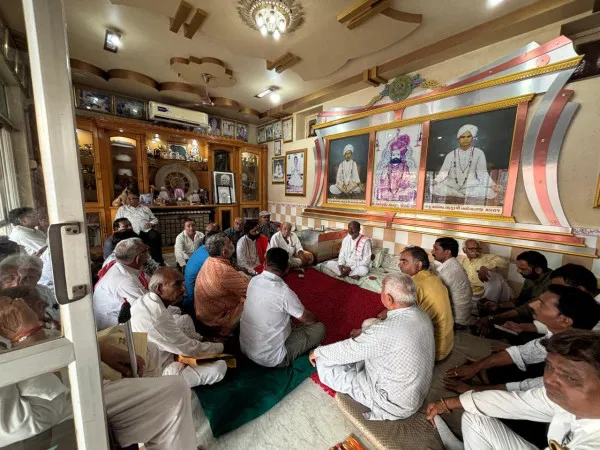 વરિયા પ્રજાપતિ સમાજ માટે ગૌરવની ક્ષણ પૂજ્ય વાસુદેવ મહારાજનું ભવ્ય સન્માન.
