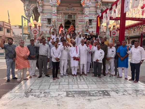 વરિયા પ્રજાપતિ સમાજ માટે ગૌરવની ક્ષણ પૂજ્ય વાસુદેવ મહારાજનું ભવ્ય સન્માન.
