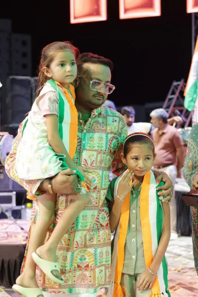 પાટીદાર નવરાત્રિ મહોત્સવના આયોજક અને સેવાભાવી યુવાન અજય લોરીયાની જાહેરાત: શહીદ જવાનની દીકરીનો આજીવન ખર્ચ ઉપાડશે