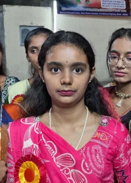 મોરબીની 34 વર્ષ જૂની પ્રાચીન ગરબીમાં 180 બાળાઓના અદભુત અંગારા રાસથી સર્જાયું અલૌકિક વાતાવરણ
