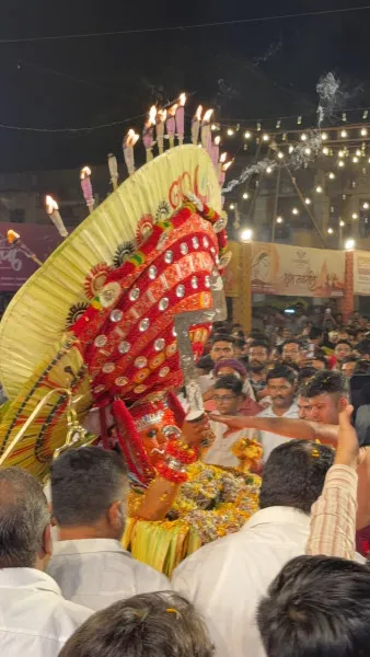મોરબીની શક્તિ ચોક ગરબીમાં કેરળના થેયમ નૃત્યએ લોકોના મન મોહી લીધા
