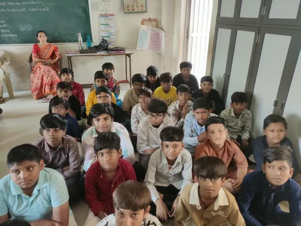  મોરબીના યુવા કવિ ‘જલરૂપ’ના બાળગીત ‘મેના રાણી’નું એનિમેશન ગીત લોન્ચ: જે શાળામાં પ્રાથમિક શિક્ષણ લીધું ત્યાં જ બાળકોના હસ્તે વિમોચન થયું.

