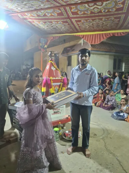 મોરબીમાં યંગ ઈન્ડિયા ગ્રૂપે સામાન્ય વર્ગની બાળાઓને લ્હાણી આપી ભક્તિ સાથે સમાનતાનો સંદેશ આપ્યો
