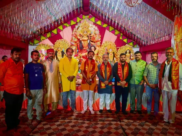 મોરબી વોર્ડ નં. ૩: નવરાત્રી ગરબી મંડળીઓમાં ૧૦૦૦થી વધુ દીકરીઓને લાણી વિતરણ, કોર્પોરેટર ભુપતભાઈ જારીયા અને જીજ્ઞેશભાઈ કૈલાની સેવાકીય પહેલ

