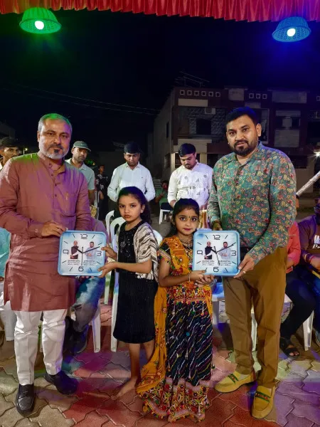મોરબી વોર્ડ નં. ૩: નવરાત્રી ગરબી મંડળીઓમાં ૧૦૦૦થી વધુ દીકરીઓને લાણી વિતરણ, કોર્પોરેટર ભુપતભાઈ જારીયા અને જીજ્ઞેશભાઈ કૈલાની સેવાકીય પહેલ

