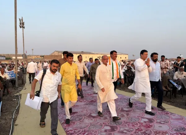 મોરબીમાં કોંગ્રેસની ખેડૂત આક્રોશ મહાસભામાં વીજલાઈનના પ્રશ્ને સરકાર સામે ટોચના નેતાઓનો ધ્રુજારો