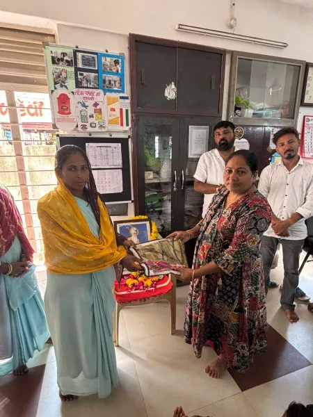 યંગ ઇન્ડિયા ગ્રુપ દ્વારા મહર્ષિ વાલ્મીકિ જયંતીની અનોખી ઉજવણી કરી સ્વચ્છતાના સૈનિકોનું ગૌરવભેર સ્વાભિમાન  જાળવવાનો સંદેશ
