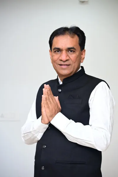ધારાસભ્ય તરીકેના પગાર-પેન્શનનો ત્યાગ કરવા પ્રકાશ વરમોરાની વિધાનસભા અધ્યક્ષને રજૂઆત
