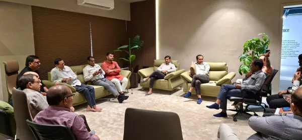 મોરબી સિરામિક ઉદ્યોગની વીજળી અને પાણીની સમસ્યાની ચર્ચા કરી નવી વીજલાઈનો, સબસ્ટેશનના નિર્માણ પ્રશ્નોની રજૂઆત
