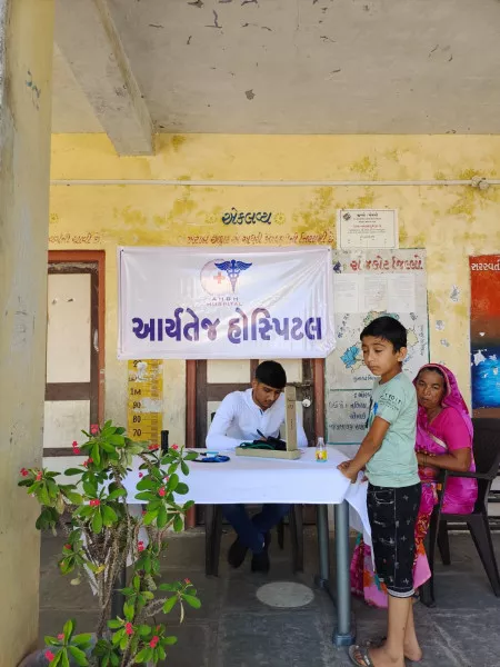 મોરબીની આર્યતેજ જનરલ હોસ્પિટલ દ્વારા ફ્રી નિદાન કેમ્પ યોજાયો

પાંચ ગામોમાં ફ્રી નિદાન કેમ્પનું આયોજન કરાયું