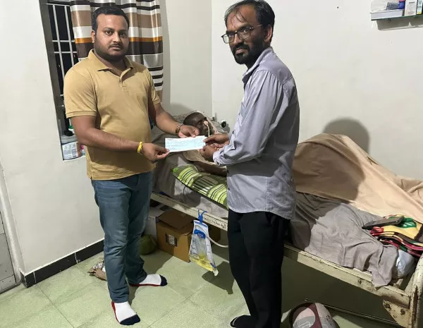 જરૂરિયાતમંદ દર્દીનો ખર્ચ ઉઠાવતા સેવાભાવી અજય લોરીયા.. 