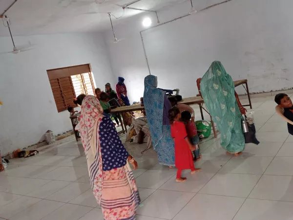 વાવાઝોડાની આગાહી હોવાથી અગમચેતી ભાગરૂપે વેજલપર ગામમાં વાડી વિસ્તારના મજૂરને વેજલપર પ્રાથમિકશાળા માં સ્થળાંતરિત કરાયા.