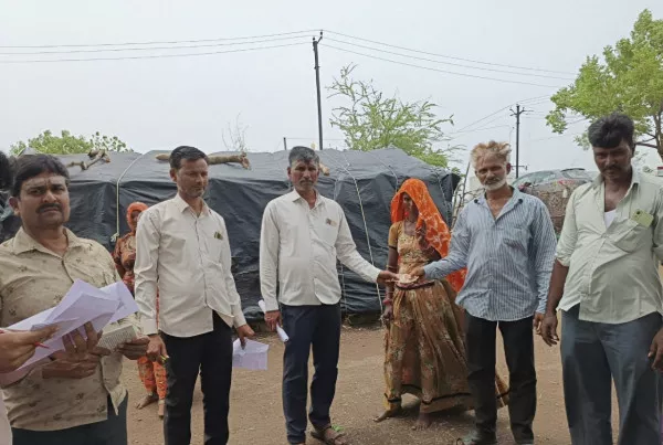 ટંકારા તાલુકાના હડમતિયા ગામે બિપોરજોય વાવાઝોડાના અસરગ્રસ્તોને કેશ ડોલ્સની ચુકવણી કરવામાં આવી