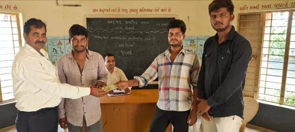 મોરબી તાલુકાના અદેપર ગામે બિપોરજોય વાવાઝોડાના અસરગ્રસ્તોને કેશ ડોલ્સની ચુકવણી કરવામાં આવી