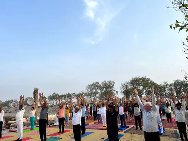 મોરબીના રંગપર ખાતે અમૃત સરોવરના કાંઠે ઉત્સાહભેર વિશ્વ યોગ દિવસની ઉજવણી 
