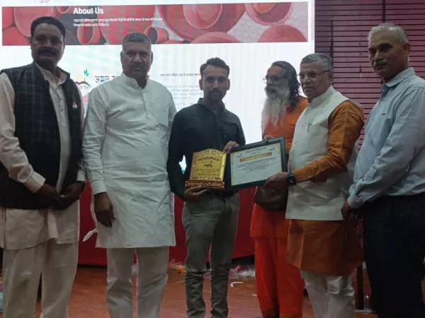 સમગ્ર રાજ્યમાં માત્ર મોરબીના યુવાનની પસંદગી કરીને રાજસ્થાન માટીકલા બોર્ડ દ્વારા આ સન્માન અપાયું 