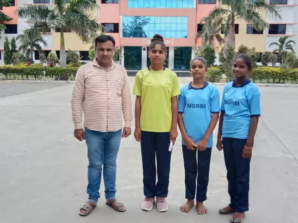 મેઘપર ઝાલા પ્રાથમિક શાળાના રમતવીરોએ જિલ્લા કક્ષાએ એથલેટિકની રમતમાં મેદાન માર્યું