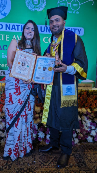 મોરબીના શિક્ષક અલી ખાનને દિલ્હીમાં ડોક્ટરેટની માનદ પદવી મળી હતી.