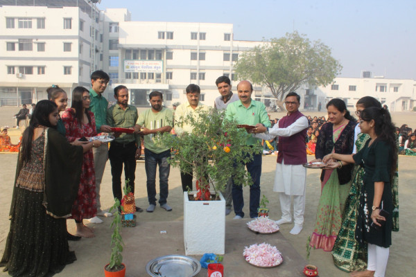 મોરબીના નવયુગ સંકુલ- કોલેજમાં તુલસી દિવસની ઉજવણી