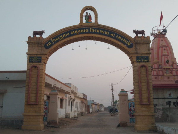 મોરબીના જીકિયારી ગામે નદી ઉપર પુલના અભાવથી ચોમાસામાં જીવનું જોખમ