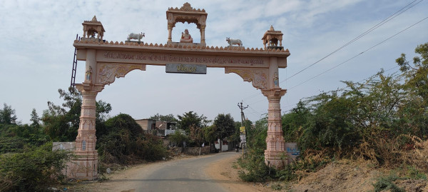 મોરબીના ઘૂળકોટ ગામમાં બે શાળાઓ વચ્ચે 5 શિક્ષકોને કારણે મુશ્કેલી