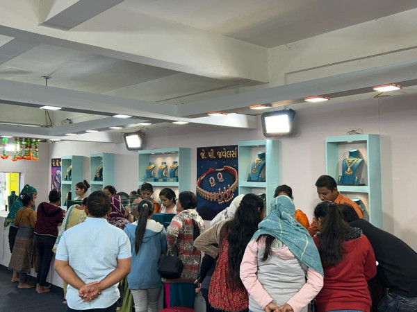 જે.પી.જવેલર્સમાં ભવ્ય ઓફર્સ સાથે સ્વરા’ બ્રાઇડલ કલેક્શનના એકથી એક ચડિયાતા આભુષણોની ખરીદી માટે હજુ બે દિવસની સુવર્ણ તક