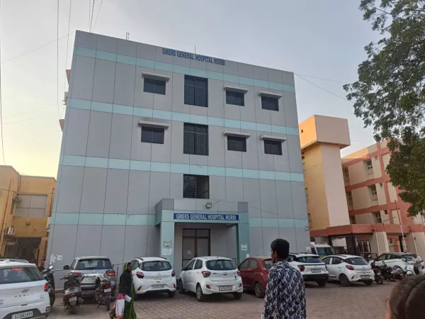 મોરબીની સિવિલ હોસ્પિટલ ફરી એકવાર ગટરની ગંદકીથી ખદબદી ઉઠી

સિવીલ હોસ્પિટલના ગ્રાઉન્ડમાં ગટરની ગંદકી ઓવરફ્લો થવાથી લોકોનું આરોગ્ય જોખમાયું