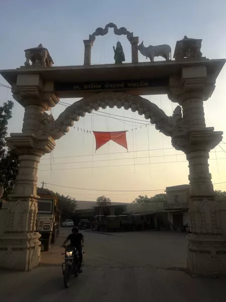 6 હજારની વસ્તી ધરાવતા ગામનો સીરામીક ઇન્ડસ્ટ્રીઝ જ મુખ્ય વ્યવસાય

મોરબીના લાલપર ગામમા ખેતી કરતા ઉધોગોનું વધુ વર્ચસ્વથી પ્રદુષણનું જોખમ