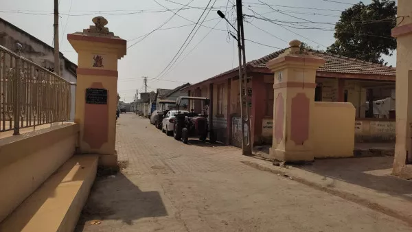 110 વર્ષ જુના ગામમાં અત્યાર સુધીમાં પહેલીવાર ગામના એક પરિવારના છ સભ્યોએ ઝૂલતાપૂલની દુર્ઘટનામાં જીવ ગુમાવ્યા