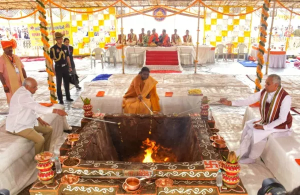 રાષ્ટ્રપતિ દ્રૌપદી મુર્મુ આજે ટંકારામાં પહોંચીને સ્વામીજીના જન્મોત્સવ માટેના વિવિધ વિભાગોની મુલાકાત લીધી