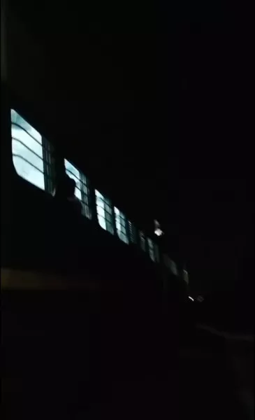 વાકાનેરથી મોરબી પરત ફરતી ડેમુ ટ્રેન અધવચ્ચે અટકી પડતા મુસાફરો લટકી પડ્યા