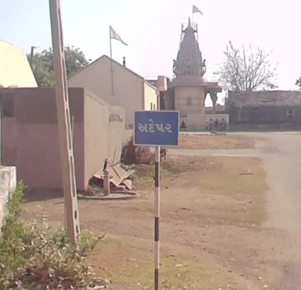 નવા બનેલા રસ્તાના કામમાં લોટ પાણીને લાકડાનો આક્ષેપ