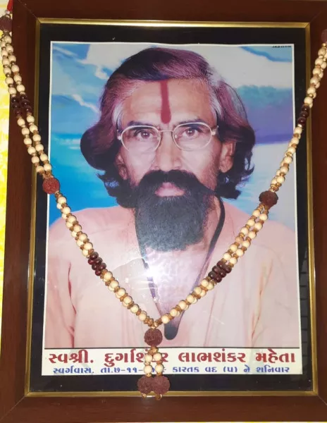 મોરબીના ગભાજીએ બ્લડ આપવા, સર્ગભાઓને શિરો આપવાની સેવા પ્રવૃત્તિને કારણે બબ્બે લગ્ન જીવનની આહુતિ આપી દીધી