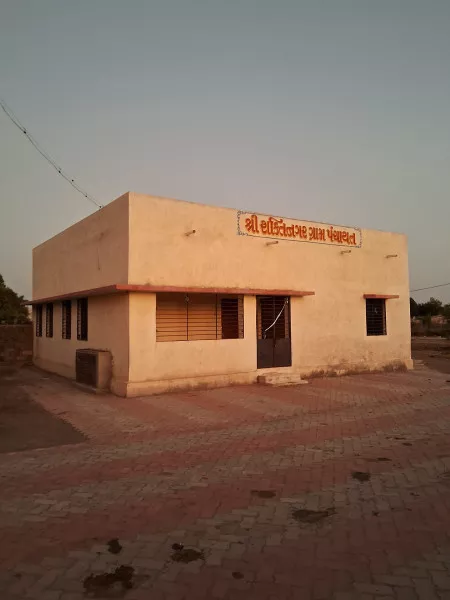 મોરબીના શક્તિનગર ગામની આસપાસ, અન્ય ગામોને જોડતા મુખ્ય રસ્તાઓ વર્ષોથી બિસમાર