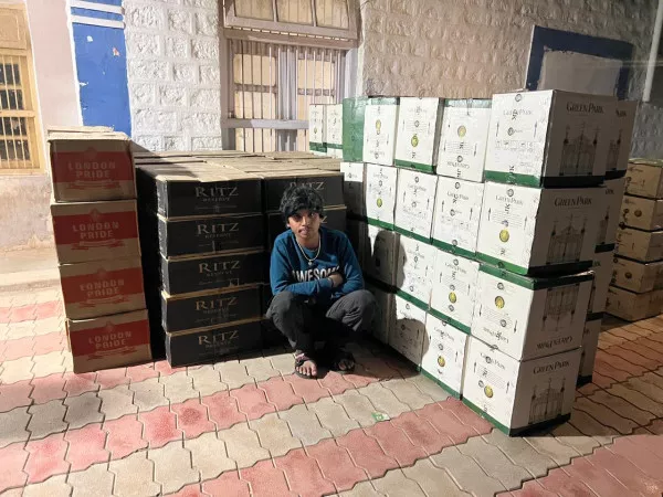 એસએમસીની ટીમના મધરાત્રે દરોડામાં હોટલના પાર્કિગમાં રહેલો વિદેશી દારૂ ભરેલો ટ્રક ઝપટે ચડ્યો