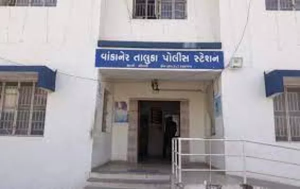 વાંકાનેરના વેપારી પરિવાર સાથે અમદાવાદ ગયા અને પાંછળથી તસ્કરોએ ઘર સાફ કરી નાખ્યું