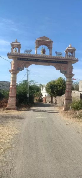 મોરબીના રામપર ગામે યુવાનોએ નોકરી ધંધા અર્થે શહેરોમાં પ્રયાણ કરતા હવે ગામમાં માત્ર વૃદ્ધો જ બચ્યા