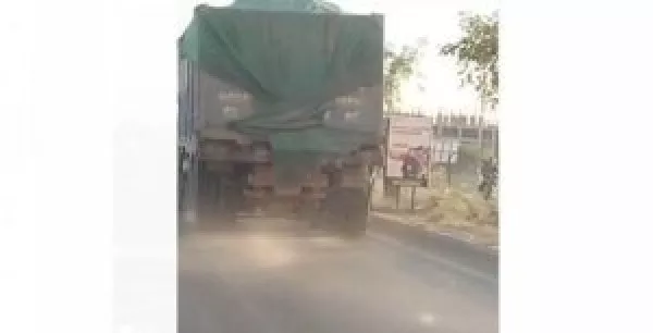 મોરબીમાં રેતી-પાવડર, પથ્થર, રો મટીરીયલ ઢોળતા હેવી વાહનો સામે કાર્યવાહી કરતા તંત્રને કોણ રોકે છે ?