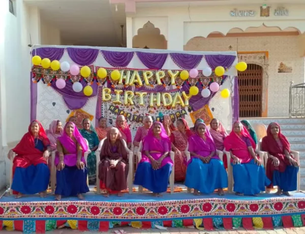 ભૂત કોટડા ગામમાં 25 દાદીમાએ ઉજવ્યો સમૂહ બર્થડે 
