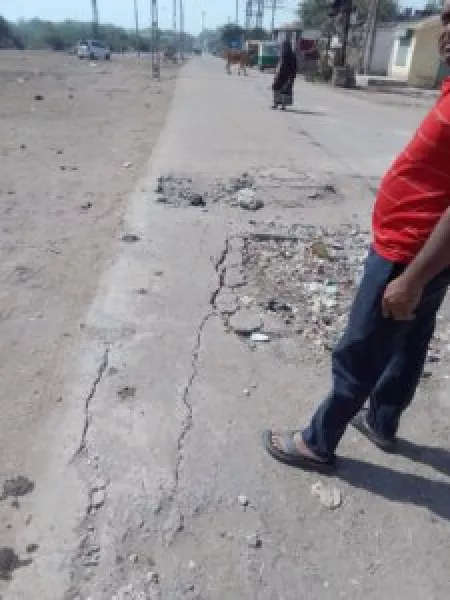 આ તો ખોટું કહેવાય...મોરબીમાં દોઢ વર્ષ પહેલા બનેલા રોડમાં મસમોટા ખાડા સાથે રોડ આખો બેસી ગયો