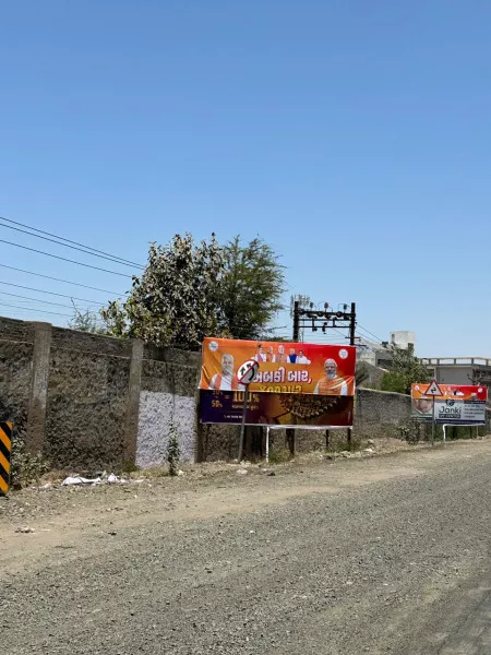 મોરબીમાં રૂપાલા આગમન પહેલા જ બેનરો ફાડી નખાયા : પોલીસનો ચુસ્ત બંદોબસ્ત

વિરોધ પ્રદર્શન કરે તે પહેલા જ પોલીસે ક્ષત્રિય સમાજના આગેવાનોને નજરકેદ કર્યાની ચર્ચા
