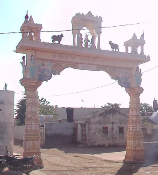 સિંચાઇની સુવિધા જ ન હોવાથી ગામની ખેતીની ફળદ્રુપતા ઘટી જવાની ભીતિ

ટંકારાના ધ્રોલિયા ગામે પાણી વિતરણના નેઠા જ ન હોવાથી એક એક બુંદ પાણી માટે તરસ્તા ગ્રામજનો